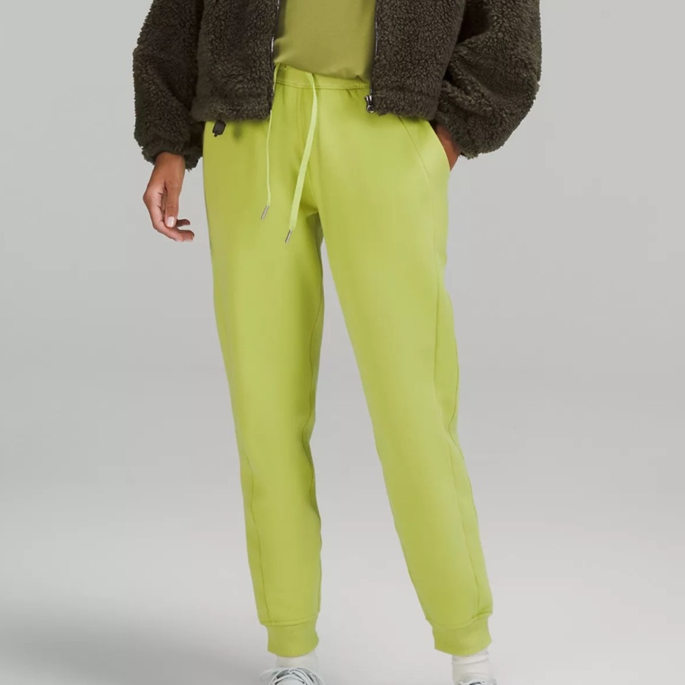 Lululemon Scuba Pants sz. 12